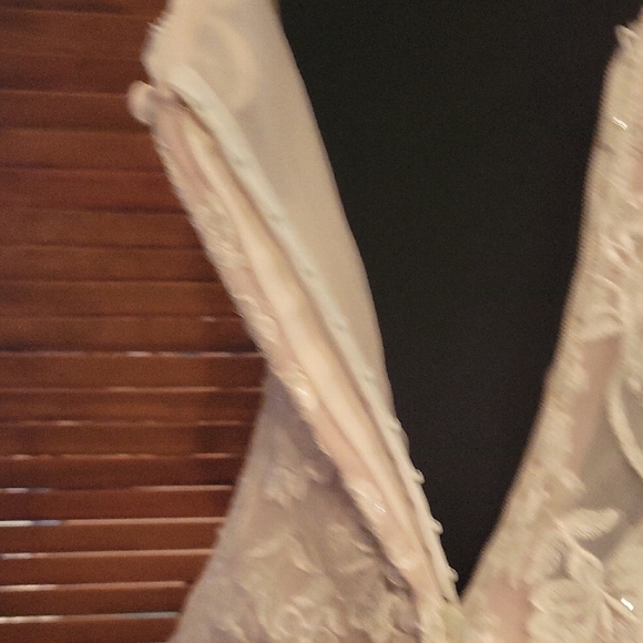 Allure Bridals White Sheath Wedding Dress with Sweetheart Neckline - Picture 6 of 16